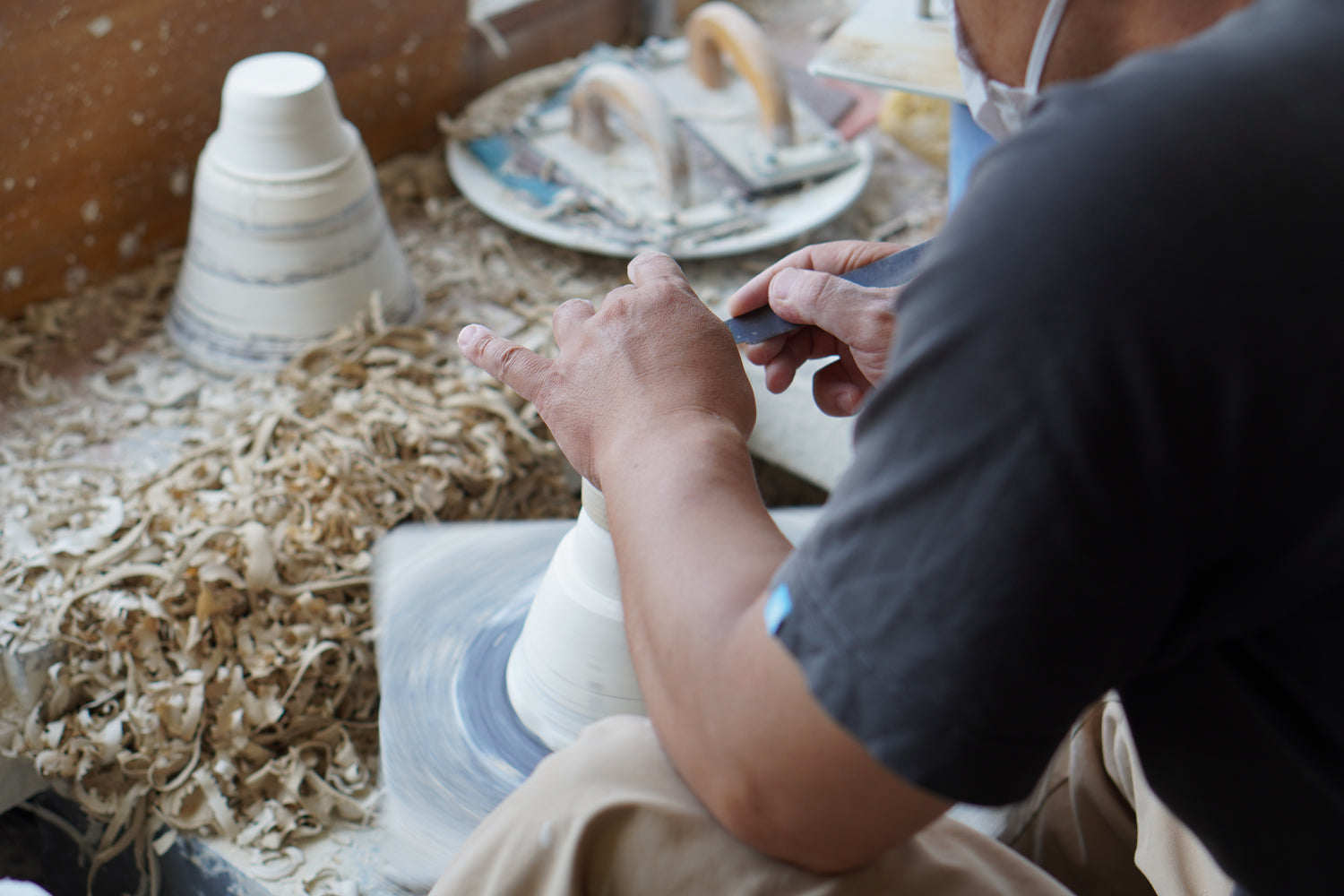 日常に寄り添う、やさしい伊予の器|すこし屋・松田 歩〈砥部焼〉