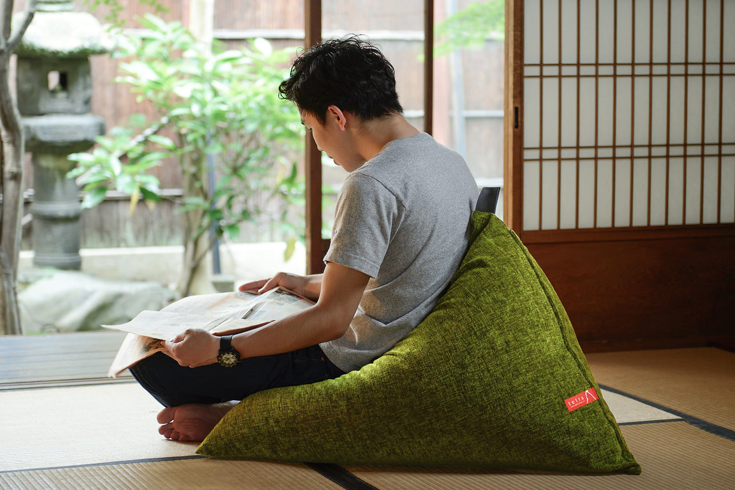 〈大東寝具工業〉tetra KOKE レギュラーサイズ ビーズクッション座椅子