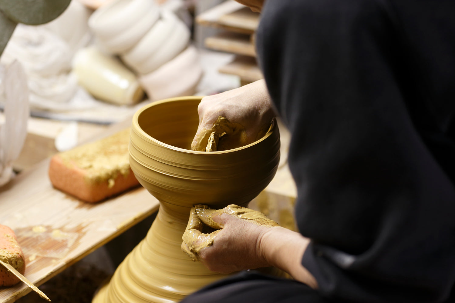 花開く釉薬、偶然が描く器の景色｜熊谷聡商店・熊谷隆慶〈京焼〉