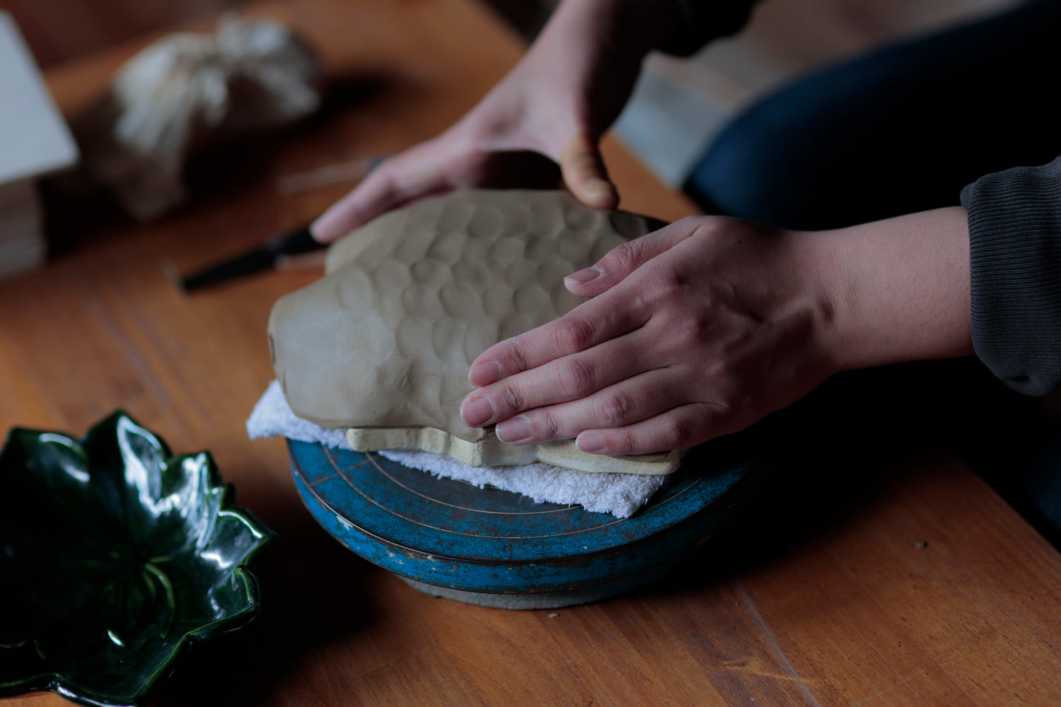 千利休も愛した柔らかな京の陶器｜醍醐窯・島荷平〈楽焼〉