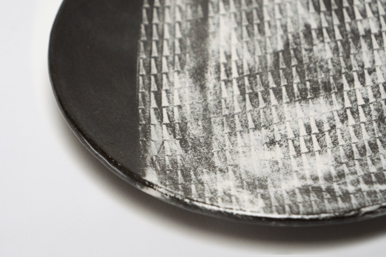 Daigo Kiln <AKA to KURO> PLATE L