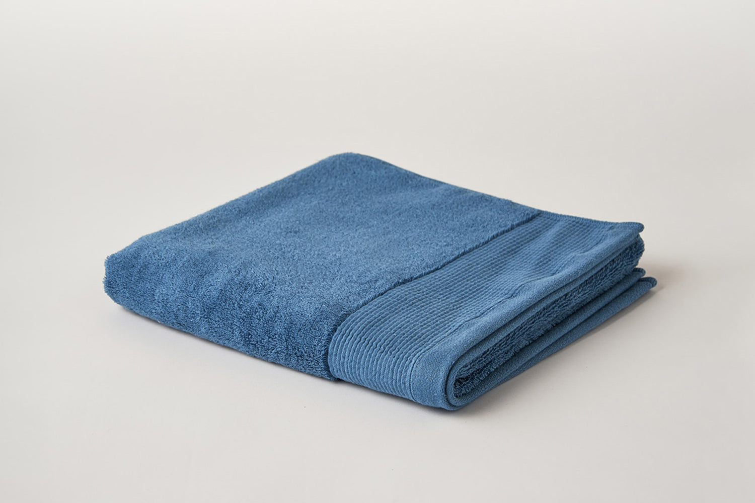 Harmonious Living with Water: Towels from the Senshu Region Roshichi Towel - Oasis Series Bath Towel