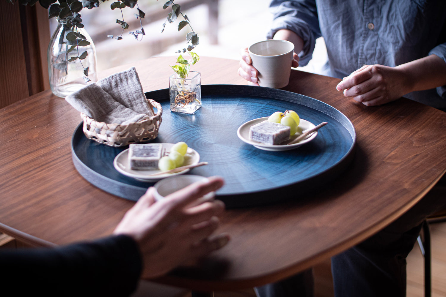 Round RaysTray L White sycamore　Aizome indigo finish