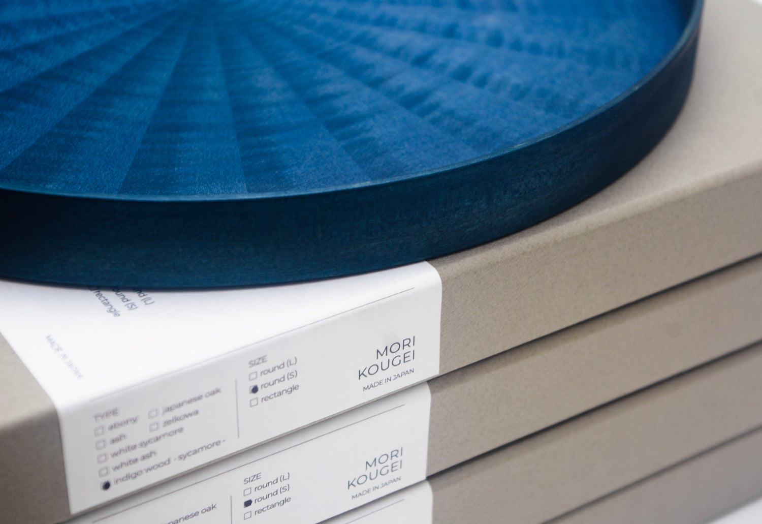 Round RAYS TRAY S White Sycamore & Aizome Indigo Finish